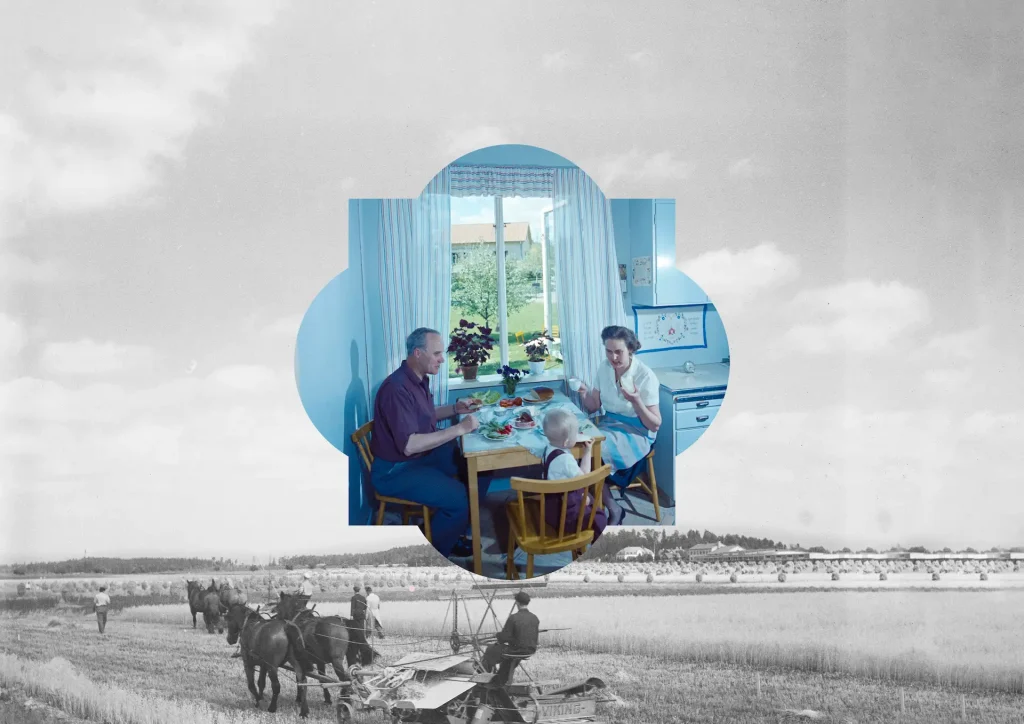 En svartvit bild på en åker där en man gör vårbruk med hästar på gammalt vis. En bild i färg i mitten där en familj sitter vid ett bord i ett kök fikar med ett fönster och trädgård i bakgrunden.