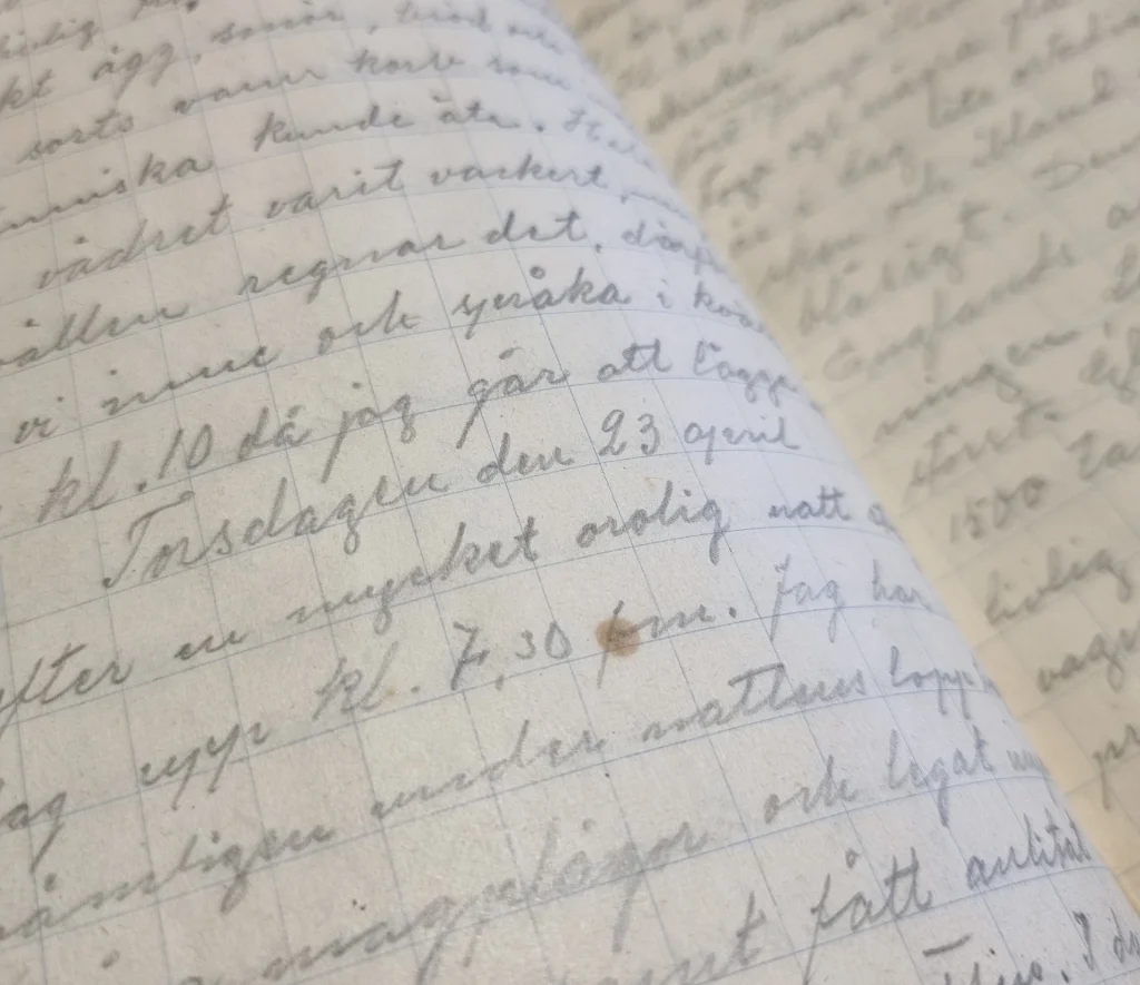 Uppslag ur Martin Perssons resedagbok den 23 april 1914. Den är handskriven med blyerts i fin skrivstil.